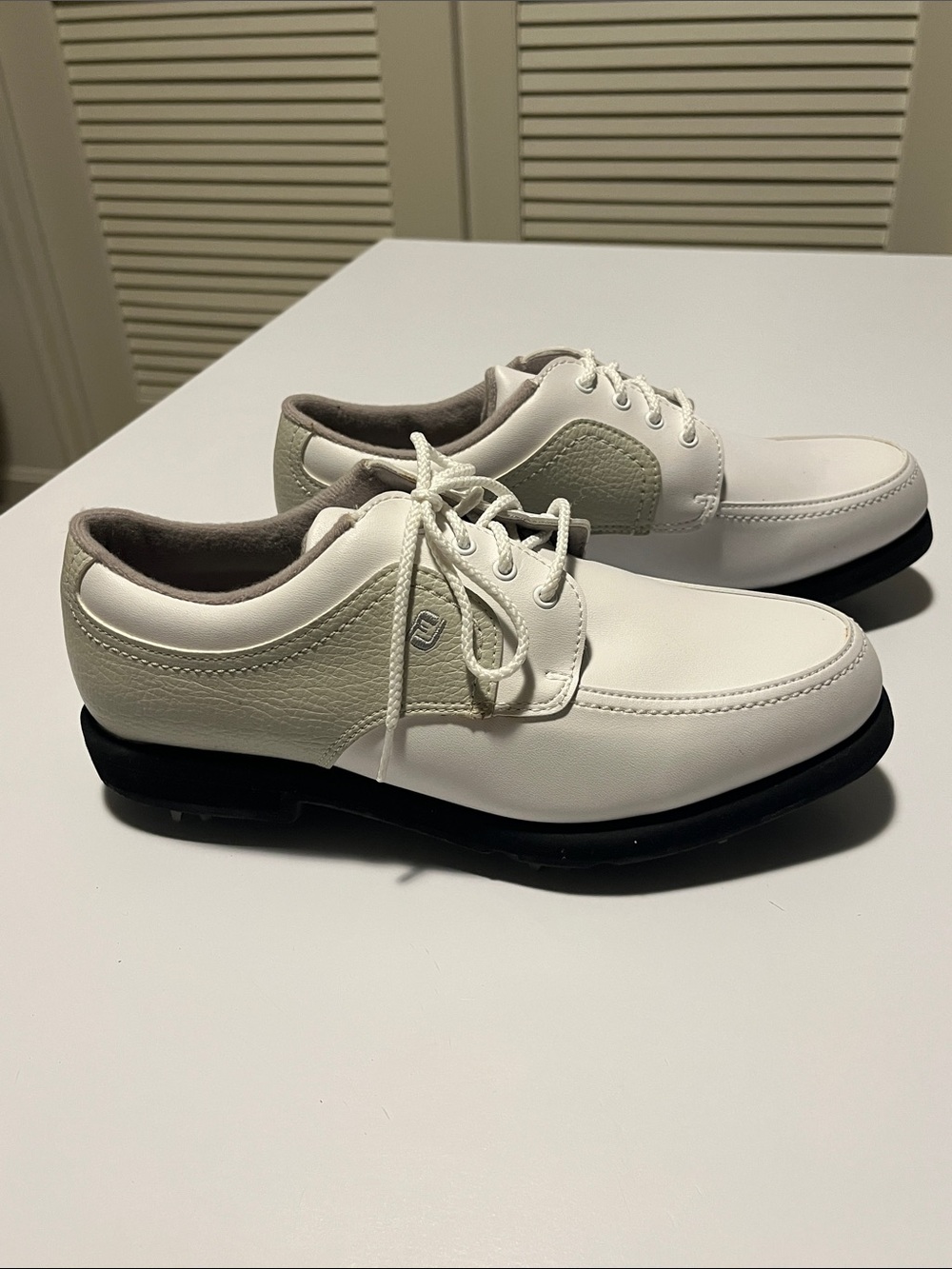 NEW Women’s Foot Joy White Lace-Up Golf Shoes -7m